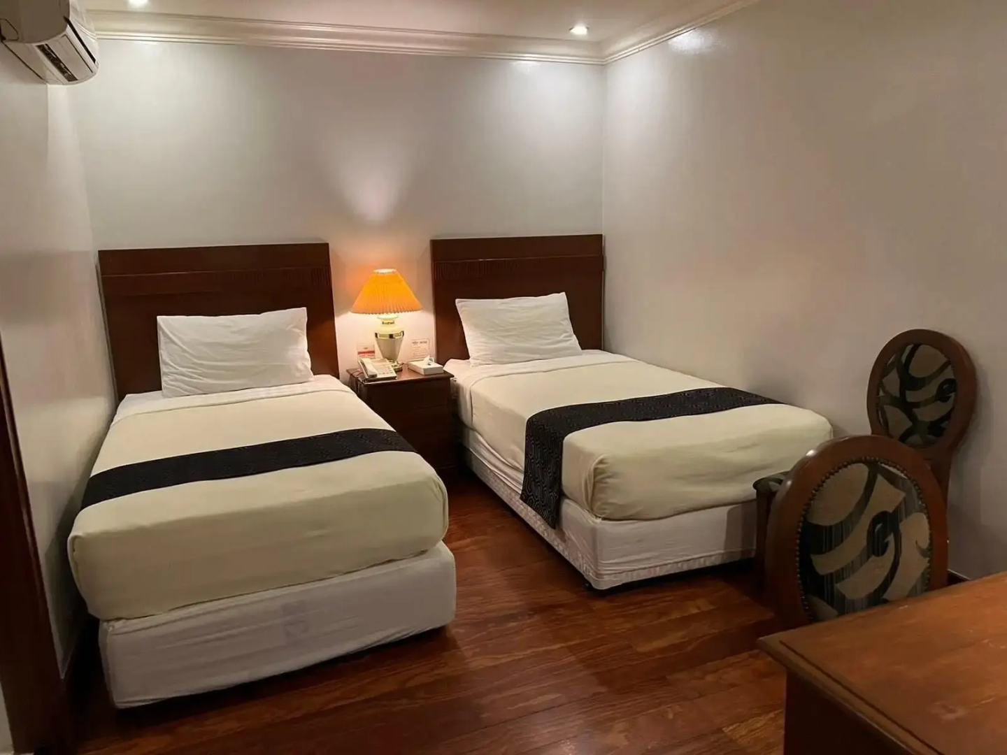 Foto - Townhouse OAK Makati Manila Near PNR Pasay Evangelista formerly VIP Suites
