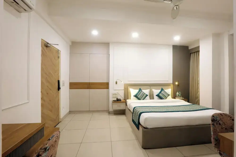 Photo - Hotel Emerald Suites & Banquet By Aura