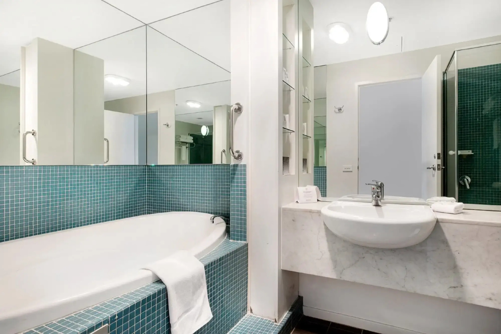 Photo - Melbourne CBD Central Apartment Hotel Official