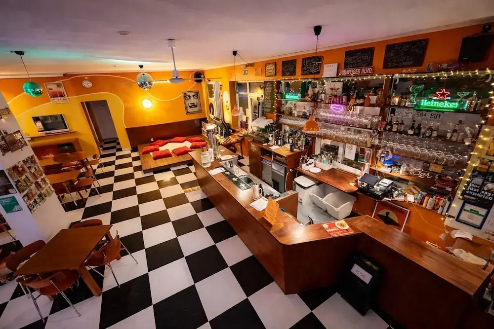 Photo - Sunflower Beach Backpacker Hostel & Bar