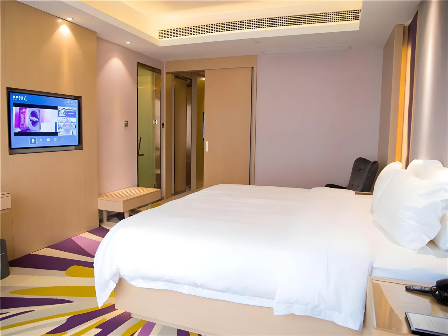 Lavande Hotels·Dayun Center Hengang Metro Station Shenzhen