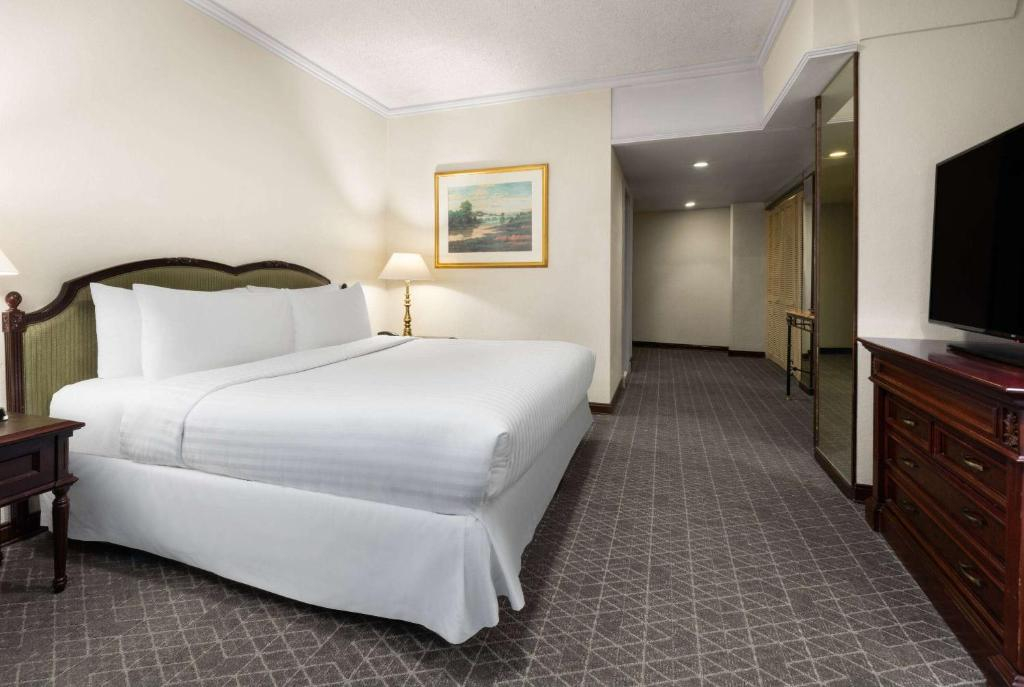 Photo - Wyndham Monterrey Ambassador Centro