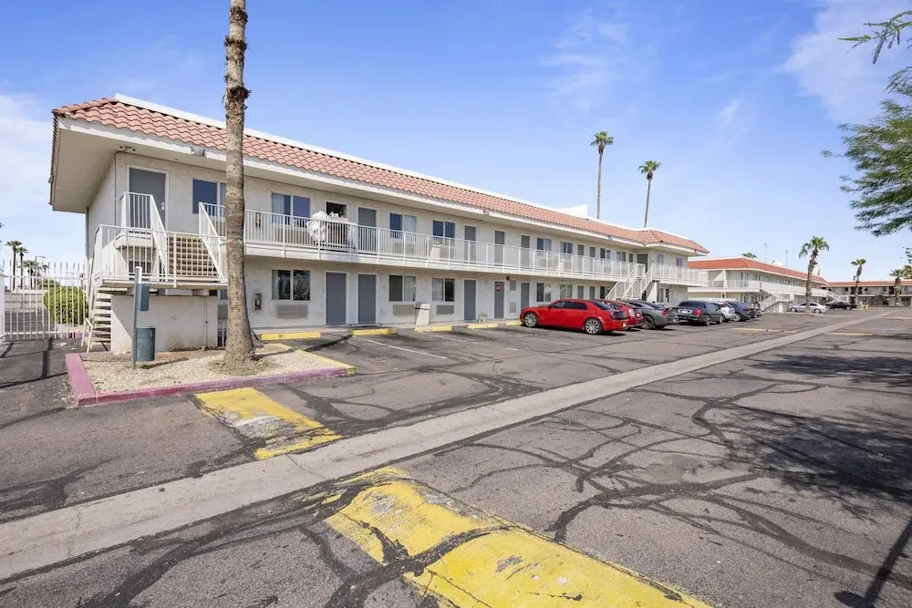 Photo - Super 8 by Wyndham Phoenix West