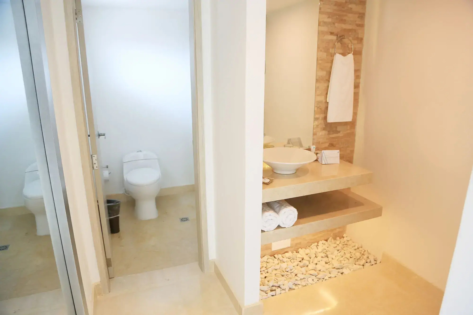 Photo - Washington Plaza