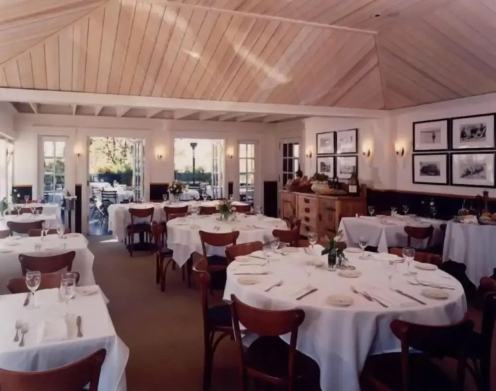 Photo - Tally Ho Inn