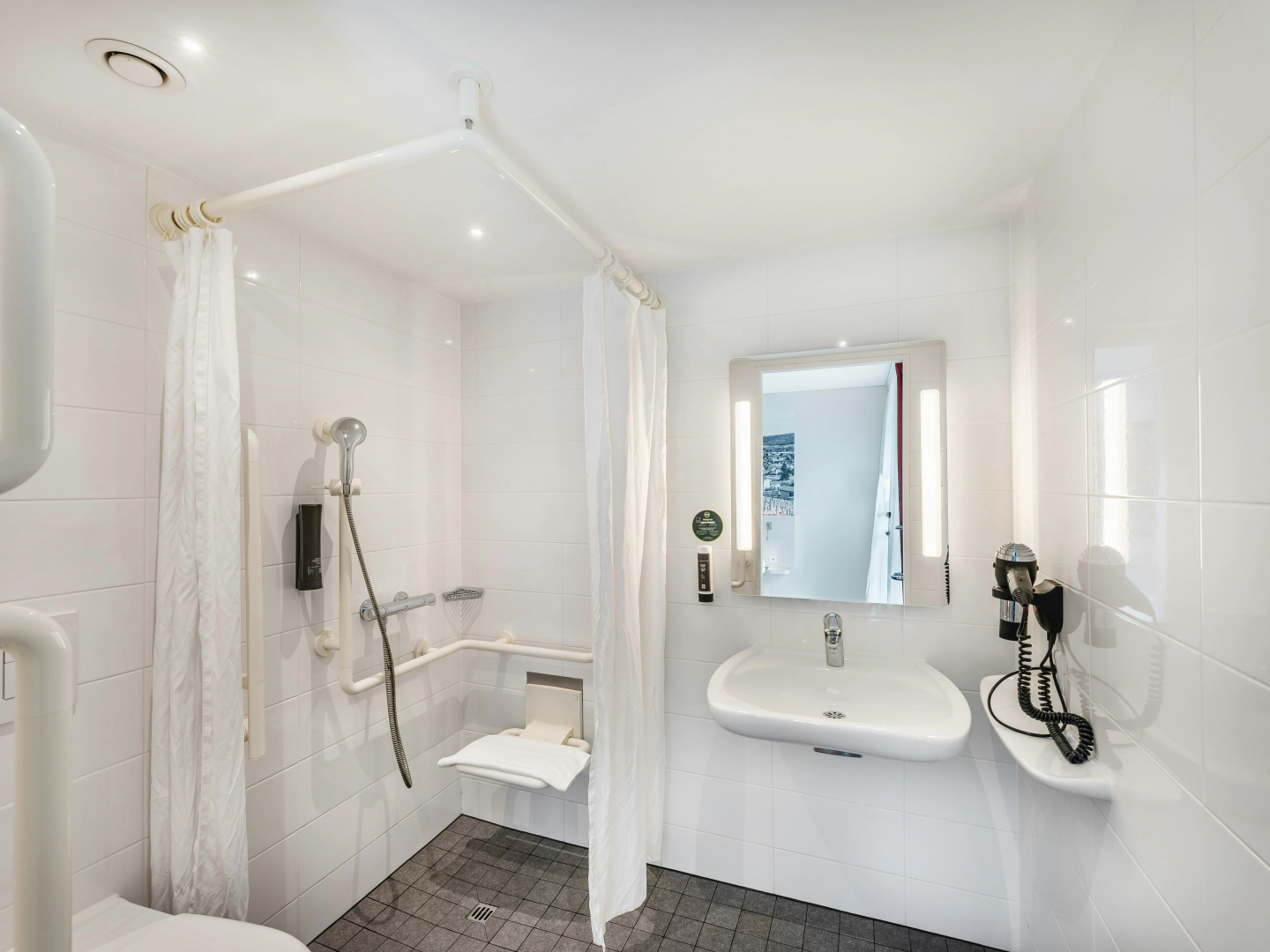 Photo - B&B Hotel Zürich Airport Rümlang