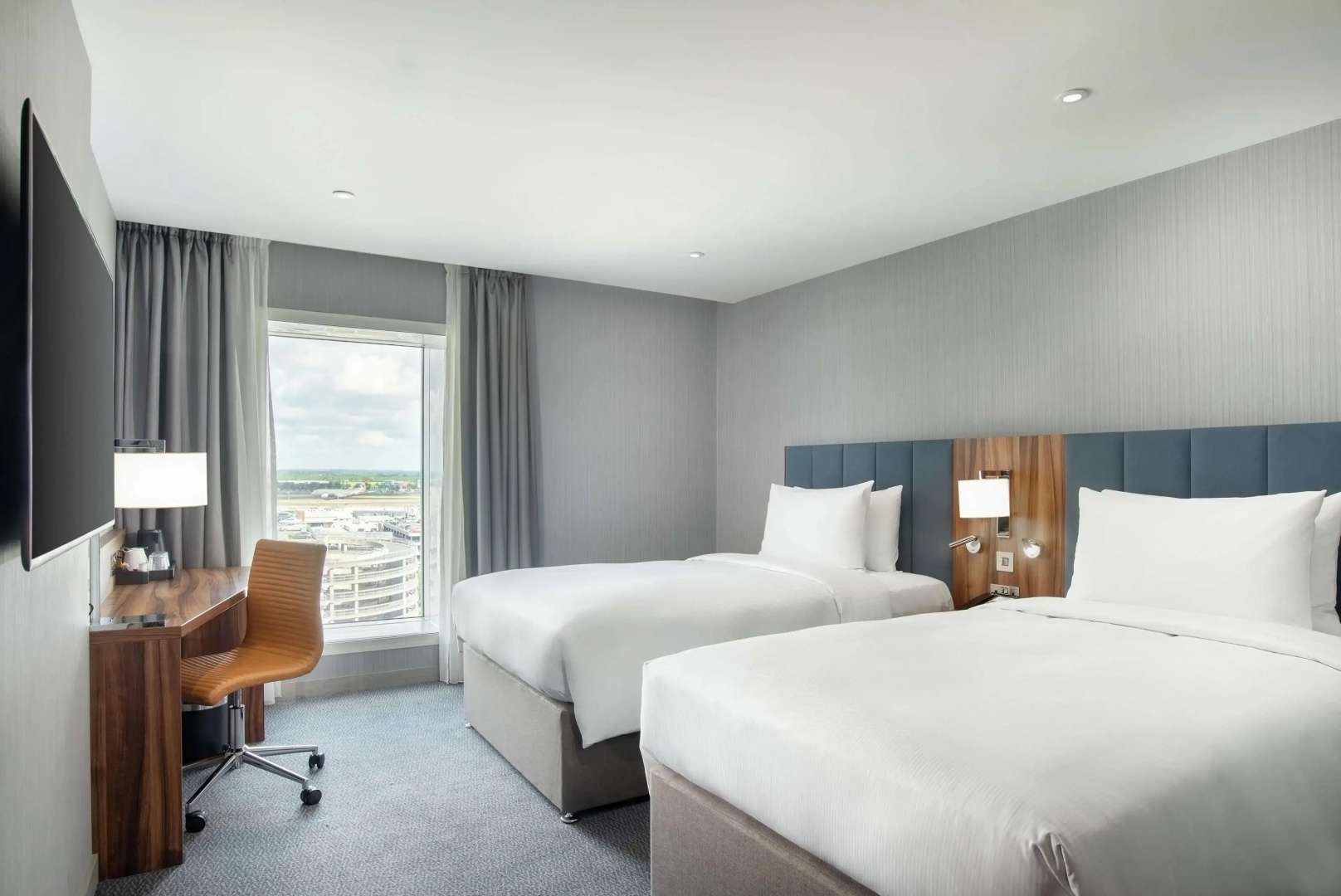 Photo - Hilton Garden Inn London Heathrow Terminal 2 and 3