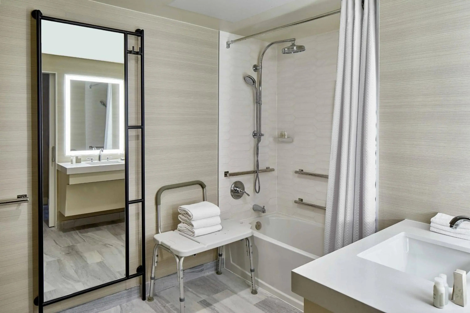 Photo - Renaissance Dallas Hotel