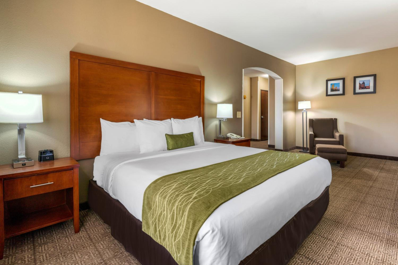 Photo - Comfort Inn & Suites Sacramento - University Area