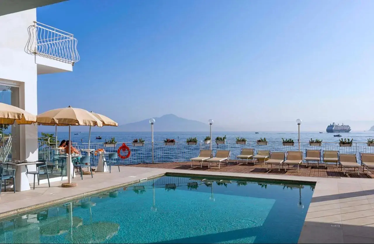 Photo - Admiral Hotel