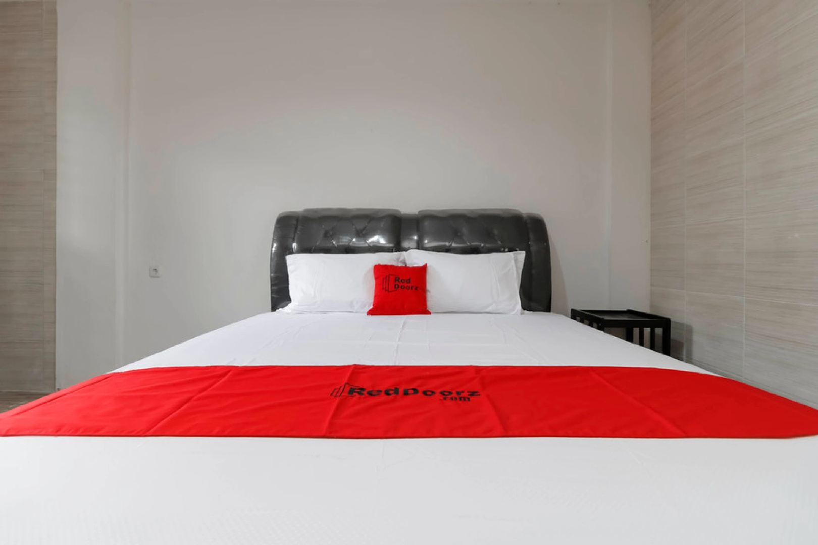Photo - RedDoorz Plus near RS Royal Prima