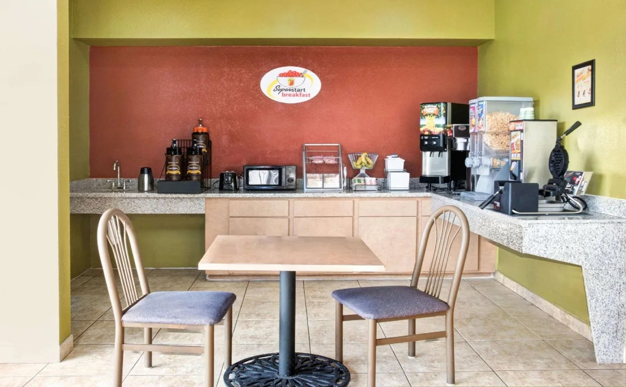 Photo - Red Lion Inn & Suites IAH Airport East