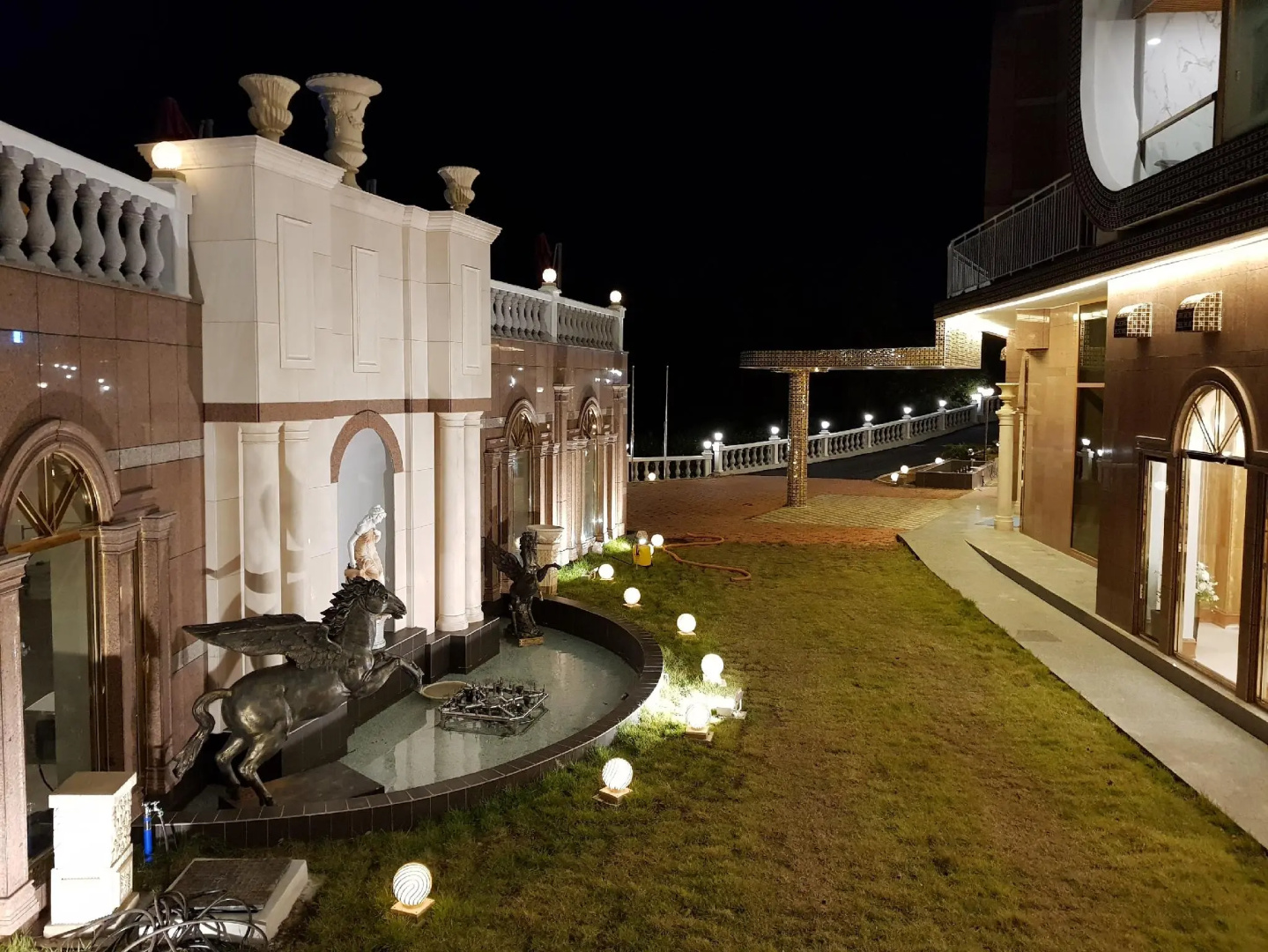 Photo - GoldOne Hotel & Suites