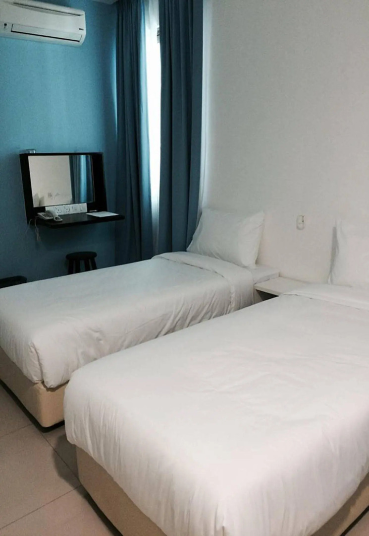 Photo - YY48 Hotel 2 Mins Walk From Masjid Jamek LRT Station