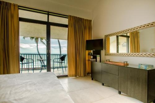 BV103 - Amazing Oceanfront Condo steps from beach