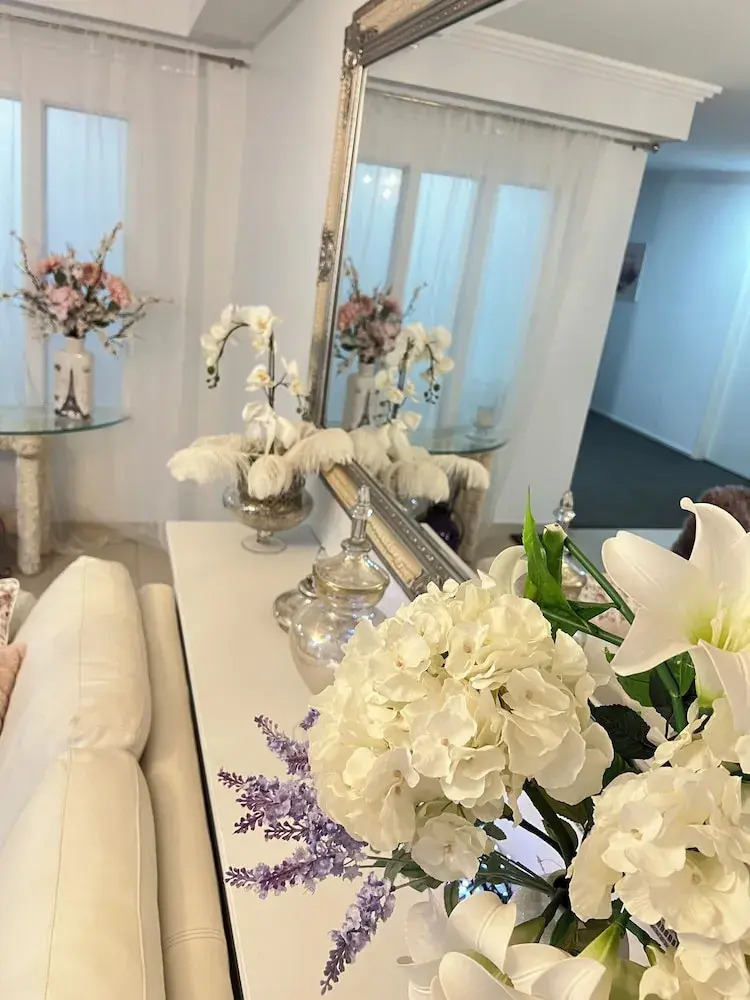 Photo - Sunny Rooms Mascot