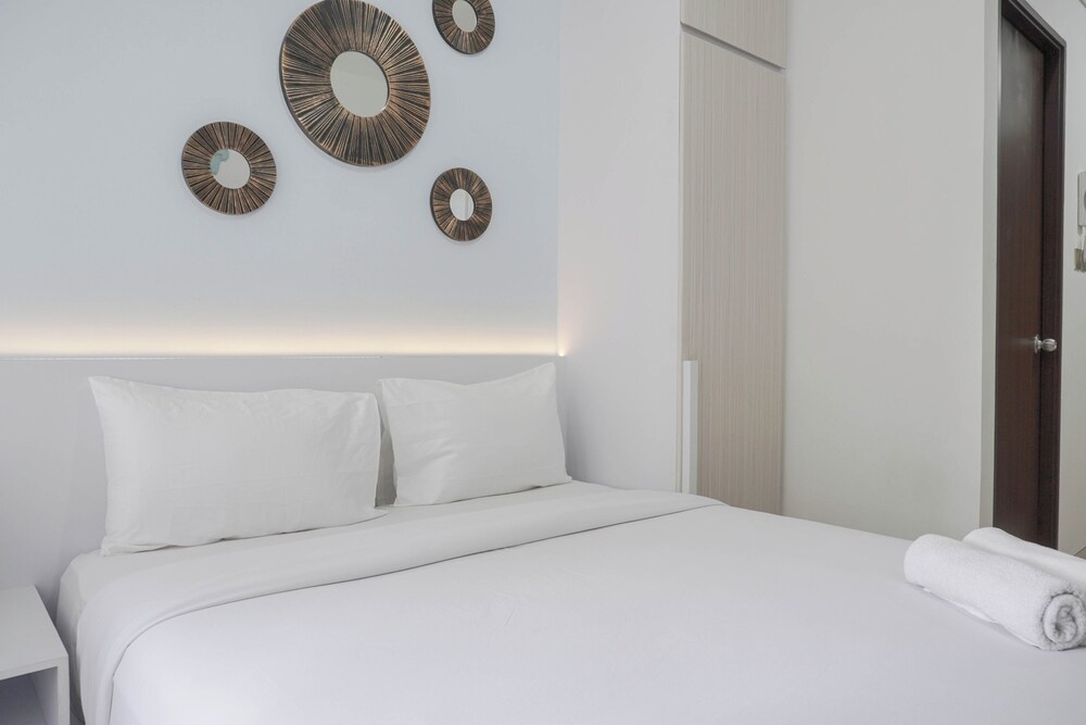 Nice And Elegant Studio At Transpark Cibubur Apartment