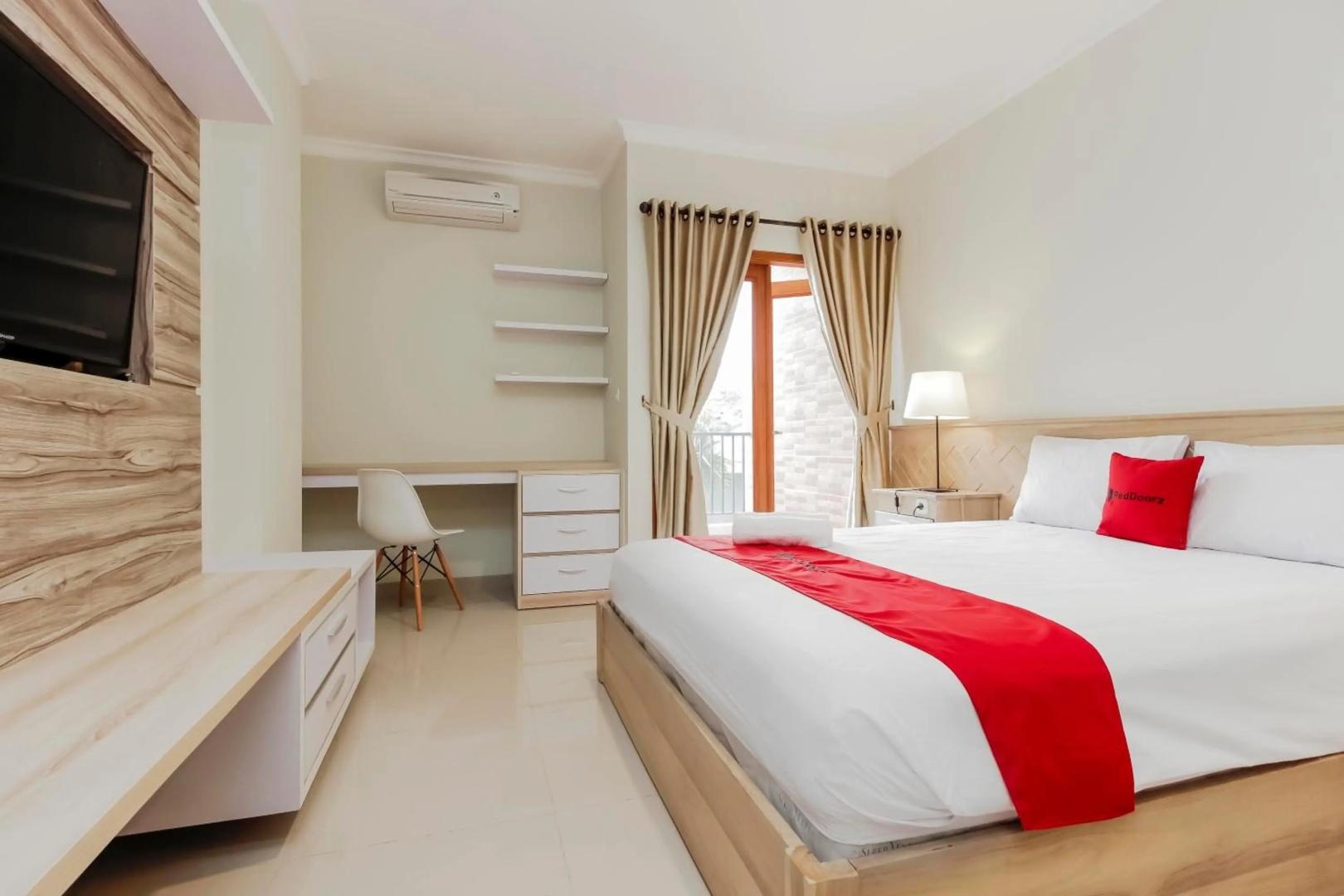 Foto - RedDoorz Premium near Ragunan Zoo 2