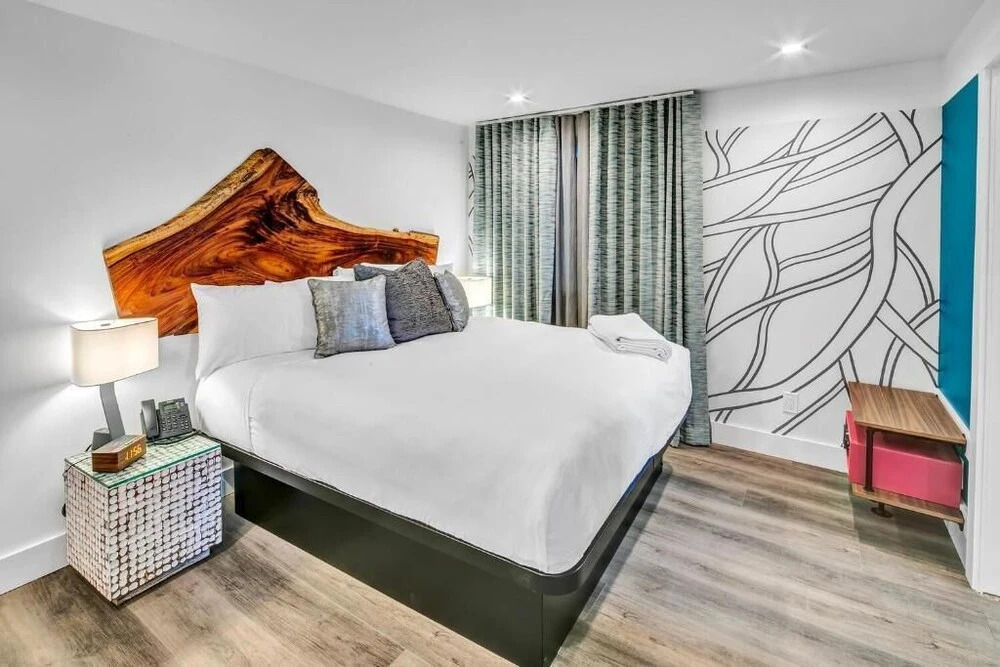 Photo - The Saint Hotel