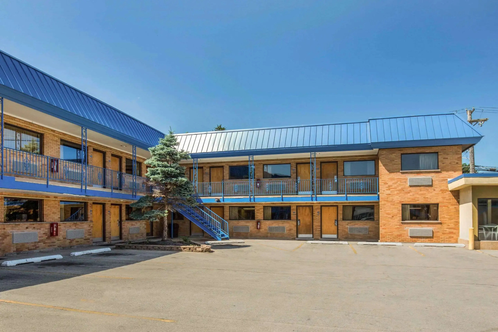 Photo - Rodeway Inn Lyons - La Grange