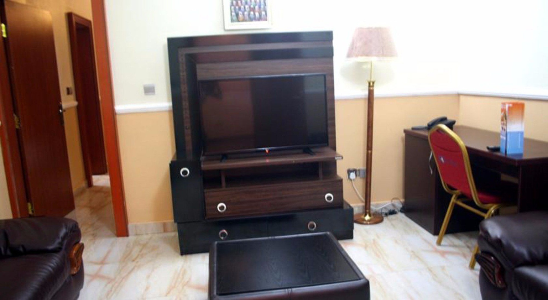 B's Hive Hotel & Suites
