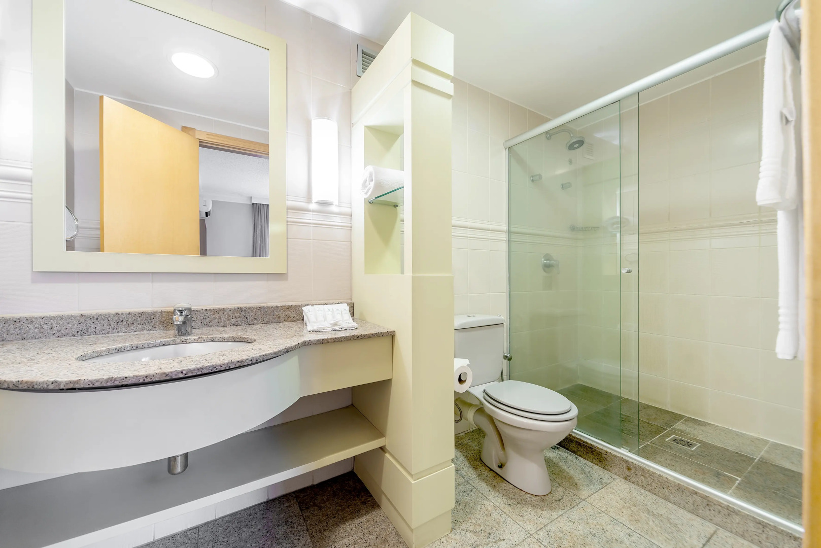 Foto - Manhattan Porto Alegre by Mercure - 5 minutos do Hospital Moinhos de Vento