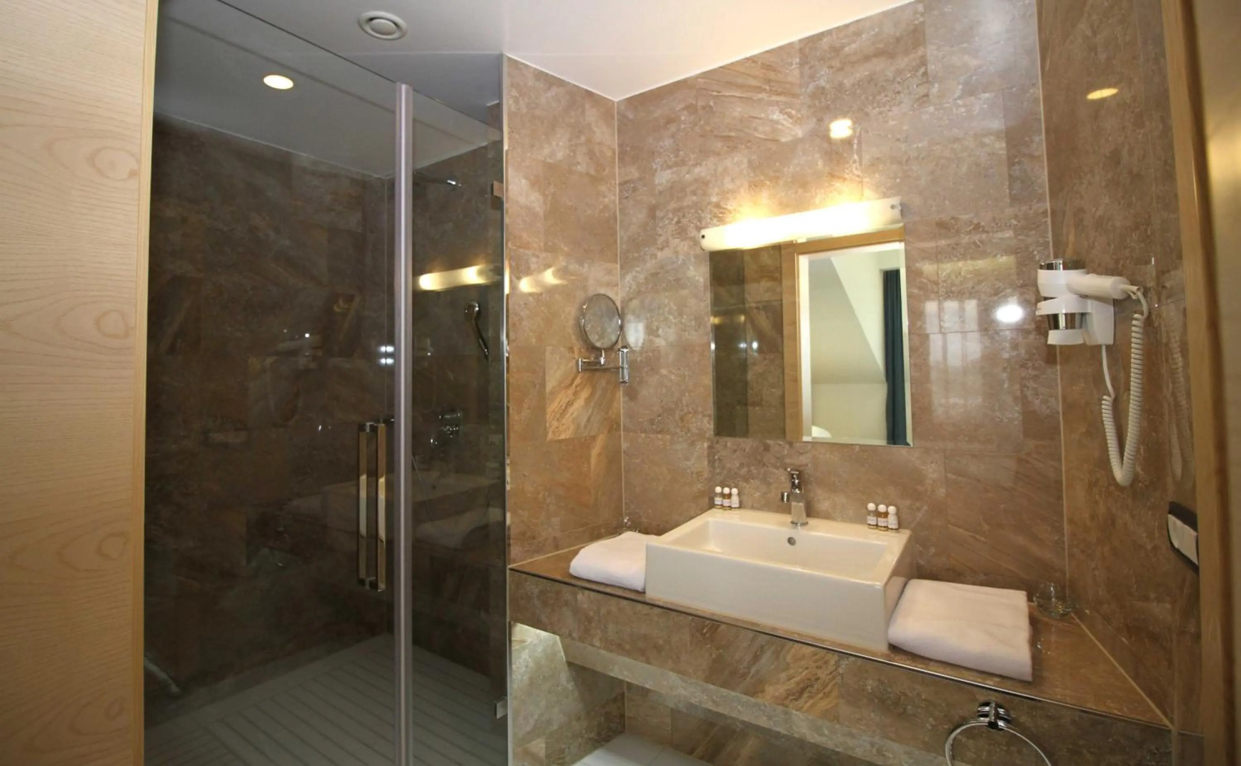 Foto - Hotel International Prishtina & Spa