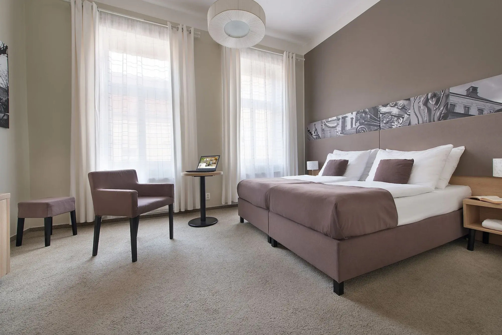 Foto - Three Crowns Hotel