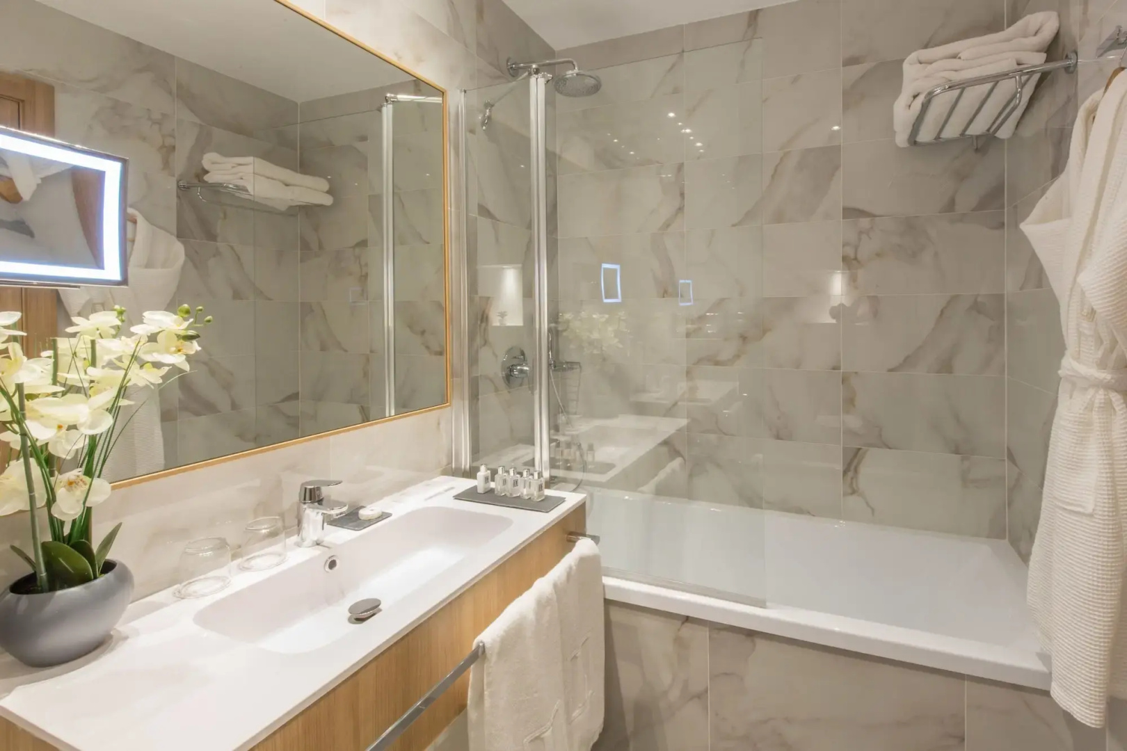 Photo - Lamaraz Arts Hotel