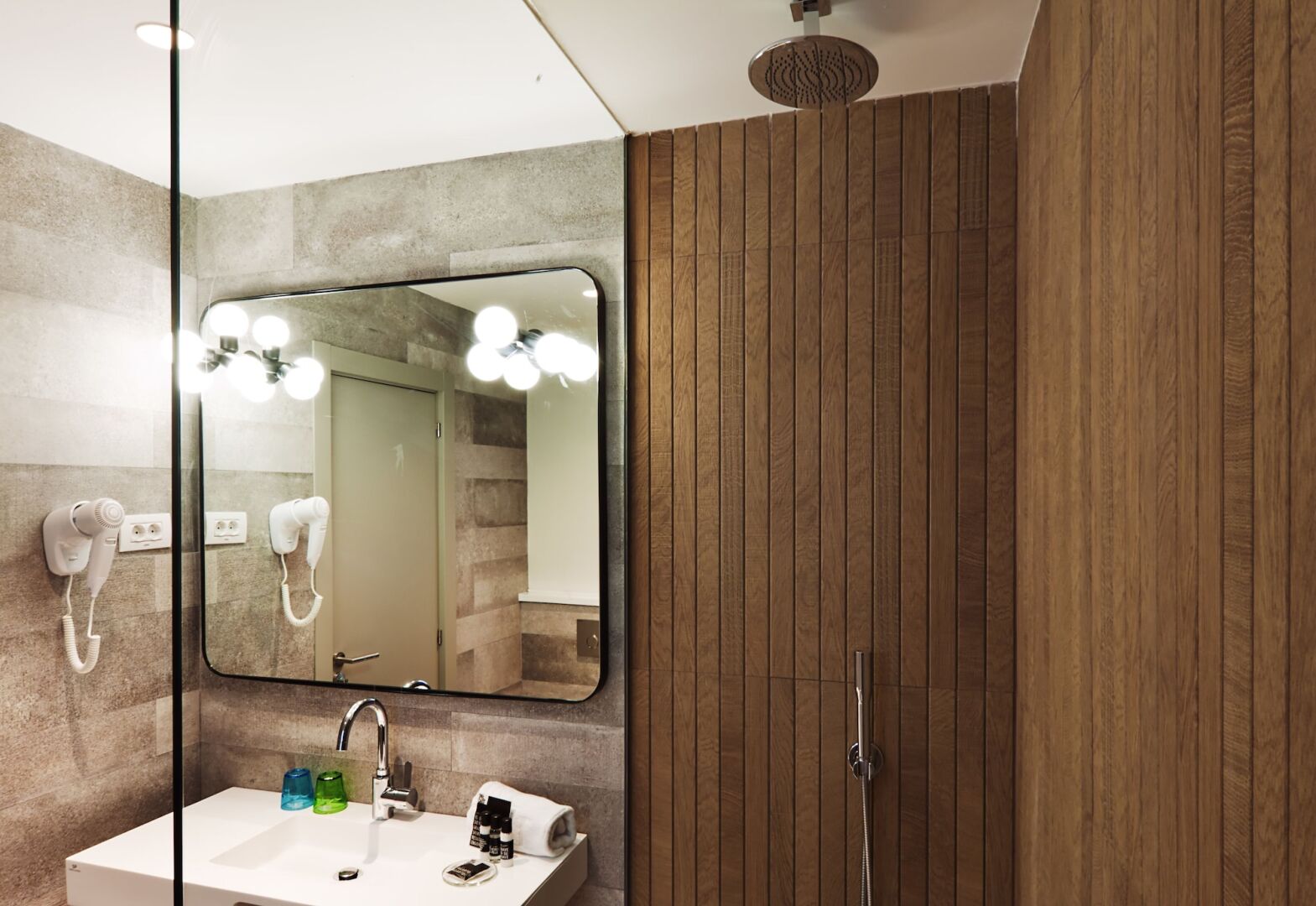 Photo - One Shot Colón