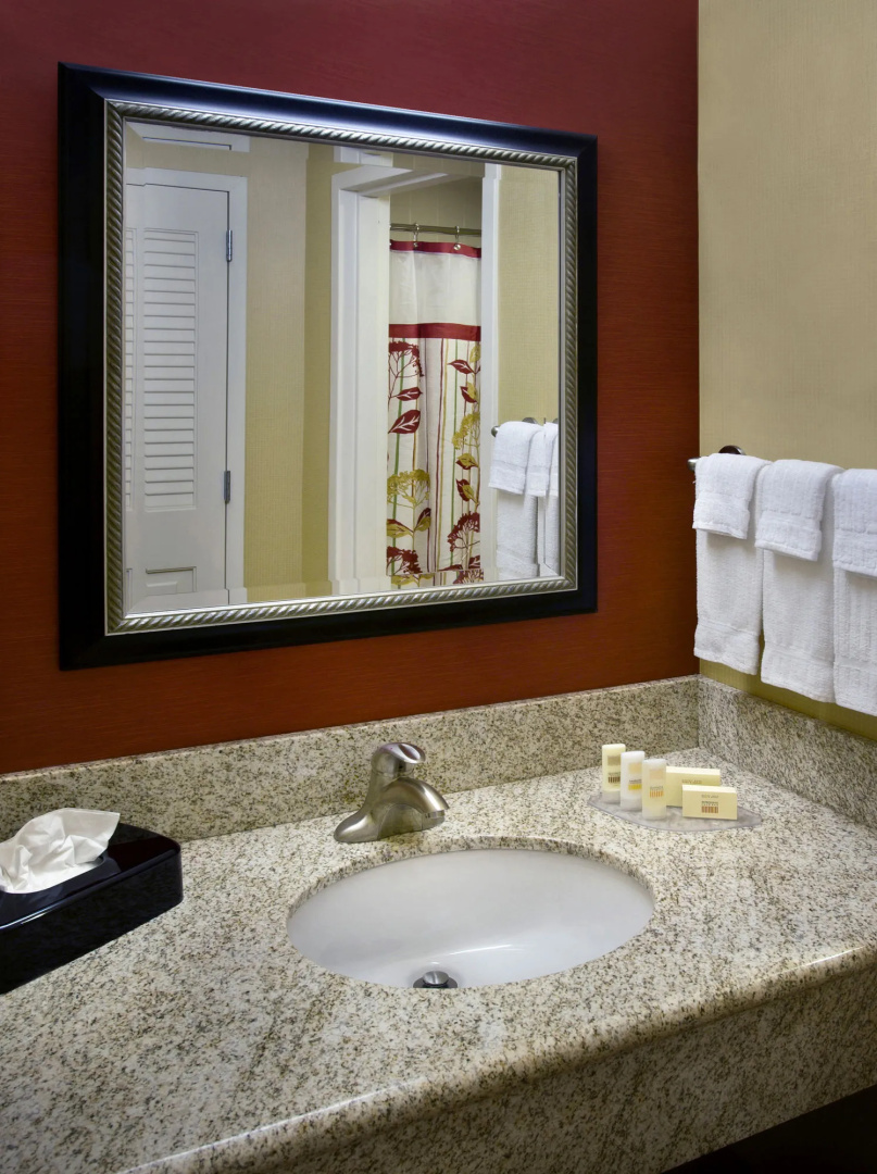 Photo - Courtyard by Marriott Pittsburgh Airport