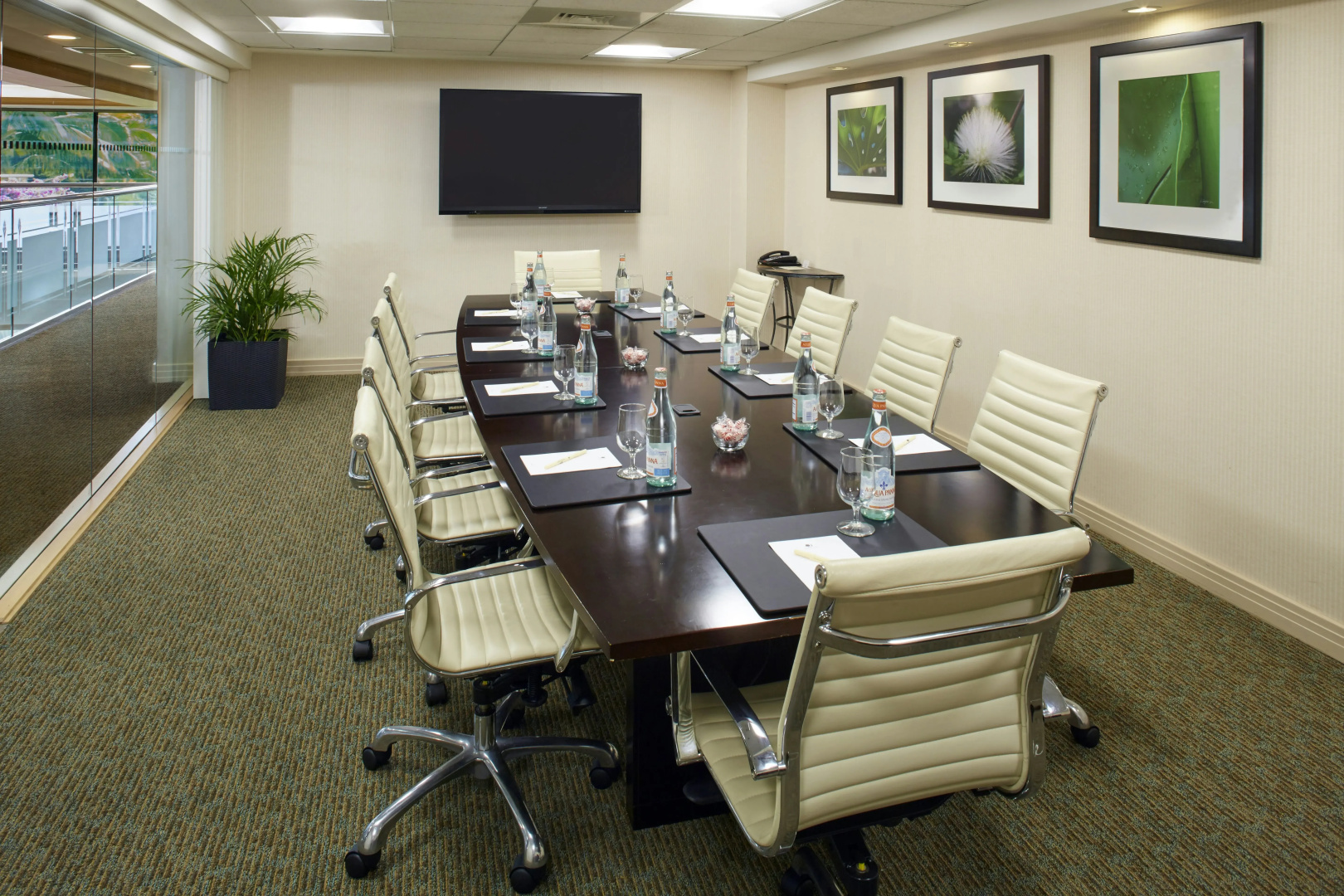 Photo - DoubleTree by Hilton Hotel Alana - Waikiki Beach