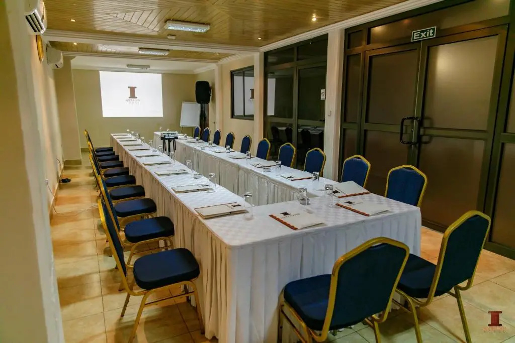 Foto - Mahogany Lodge, Cantonments