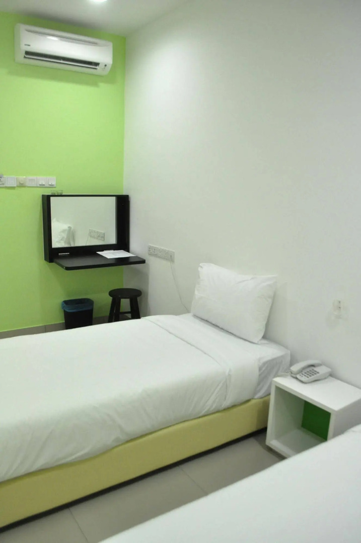 Photo - YY48 Hotel 2 Mins Walk From Masjid Jamek LRT Station