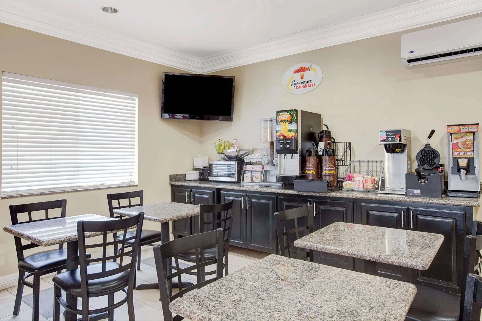 Photo - Super 8 by Wyndham Houston North I-45