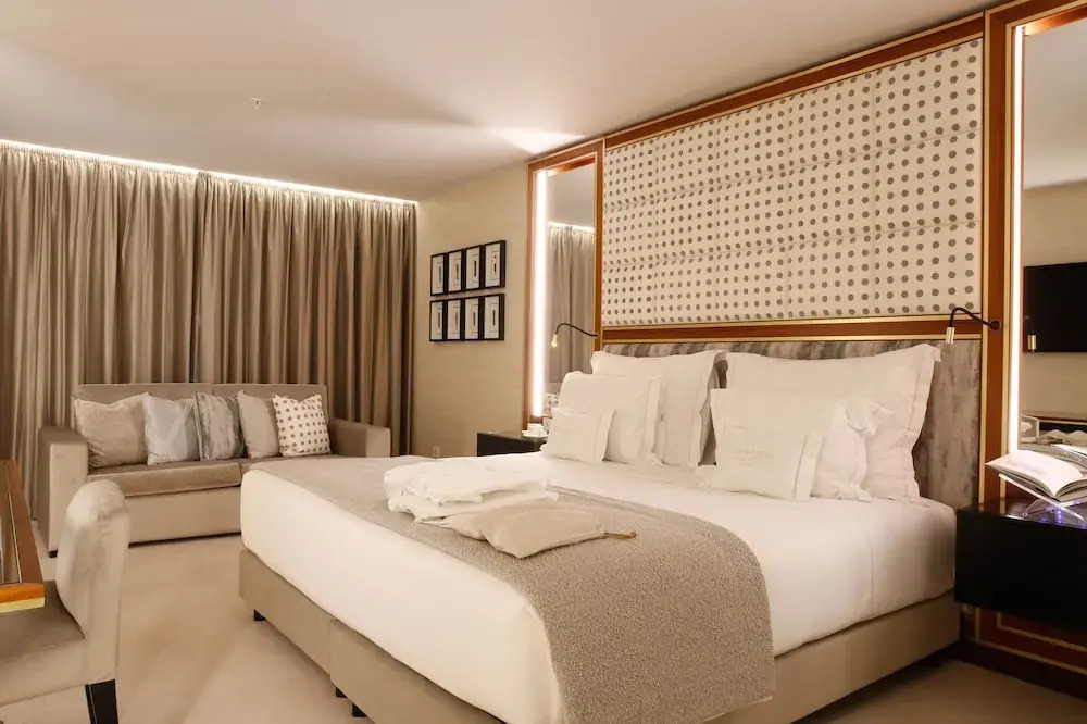 Photo - Wine & Books Porto Hotel - Small Luxury Hotels Of The World