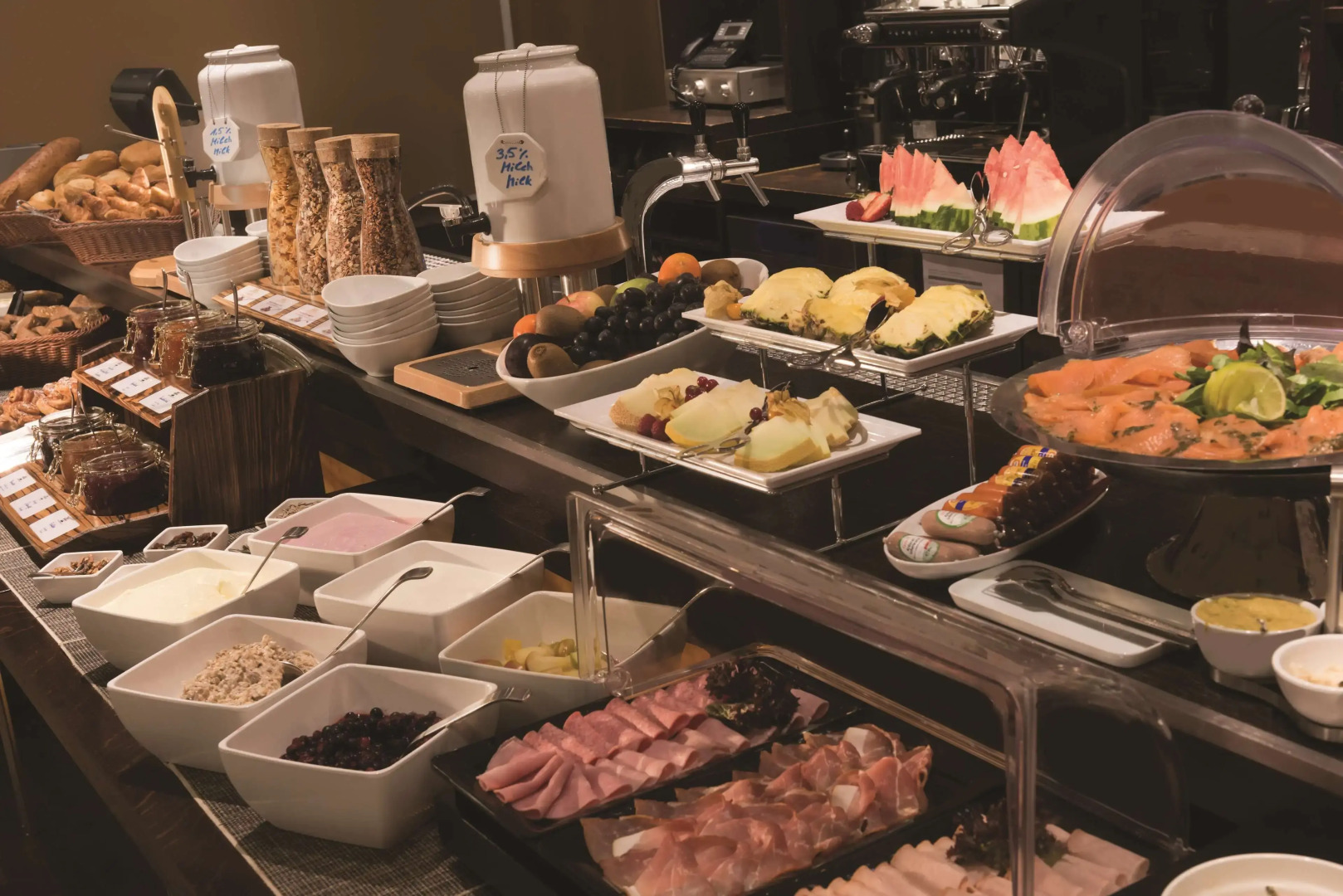 Foto - Adina Apartment Hotel Berlin Checkpoint Charlie