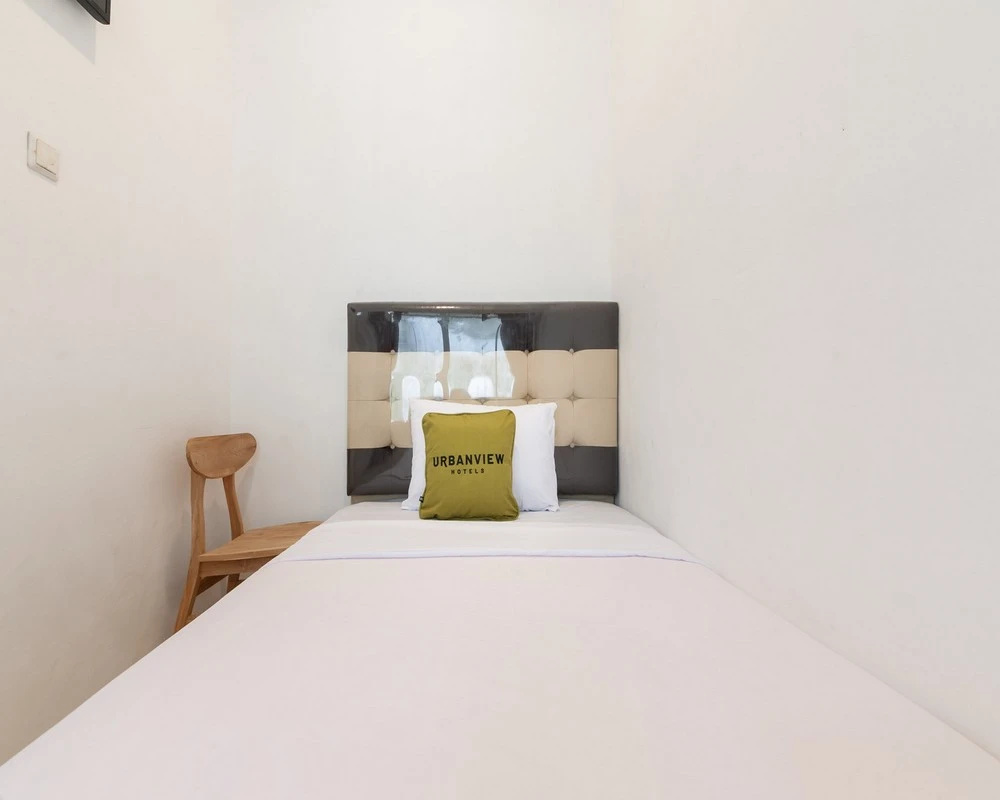 Urbanview Hotel De Breeze Kemang Jakarta by RedDoorz