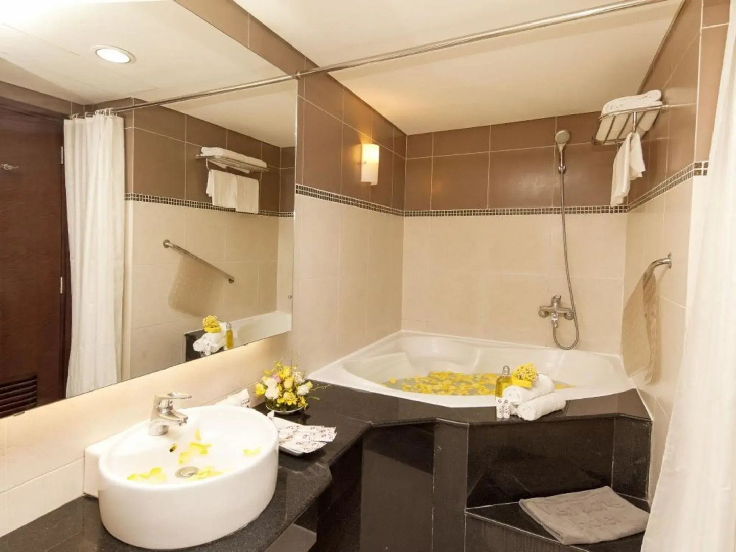 Photo - Vien Dong Hotel - Near Bui Vien Walking Street