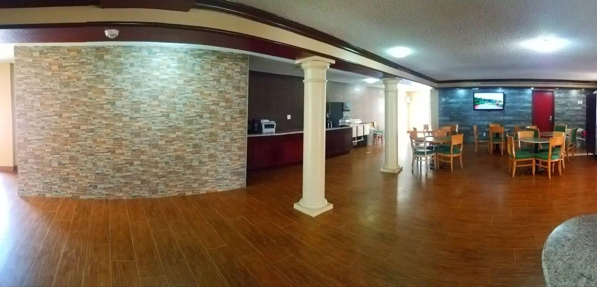 Photo - Red Roof Inn & Suites Houston- Hobby Airport