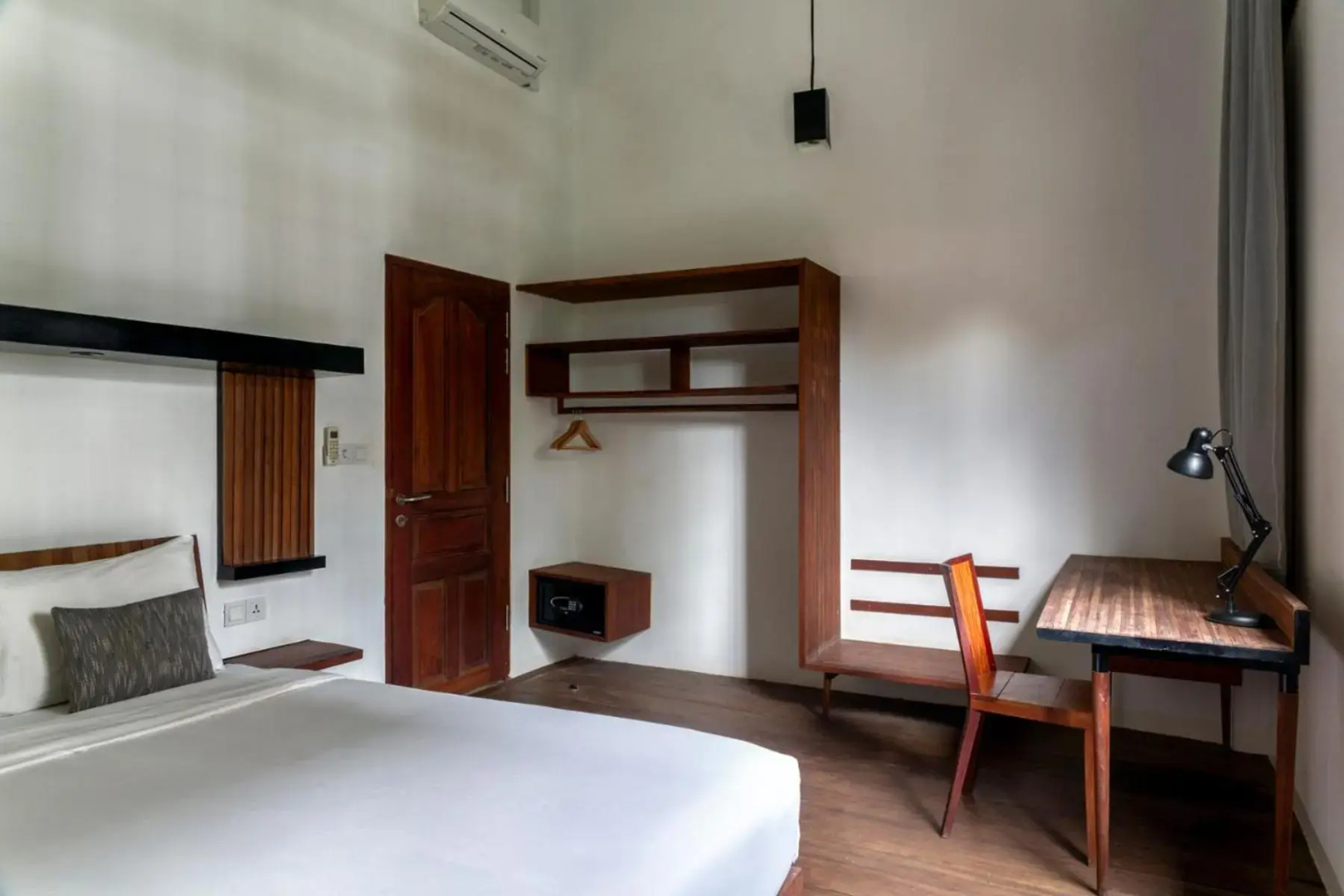 Photo - Pages Rooms