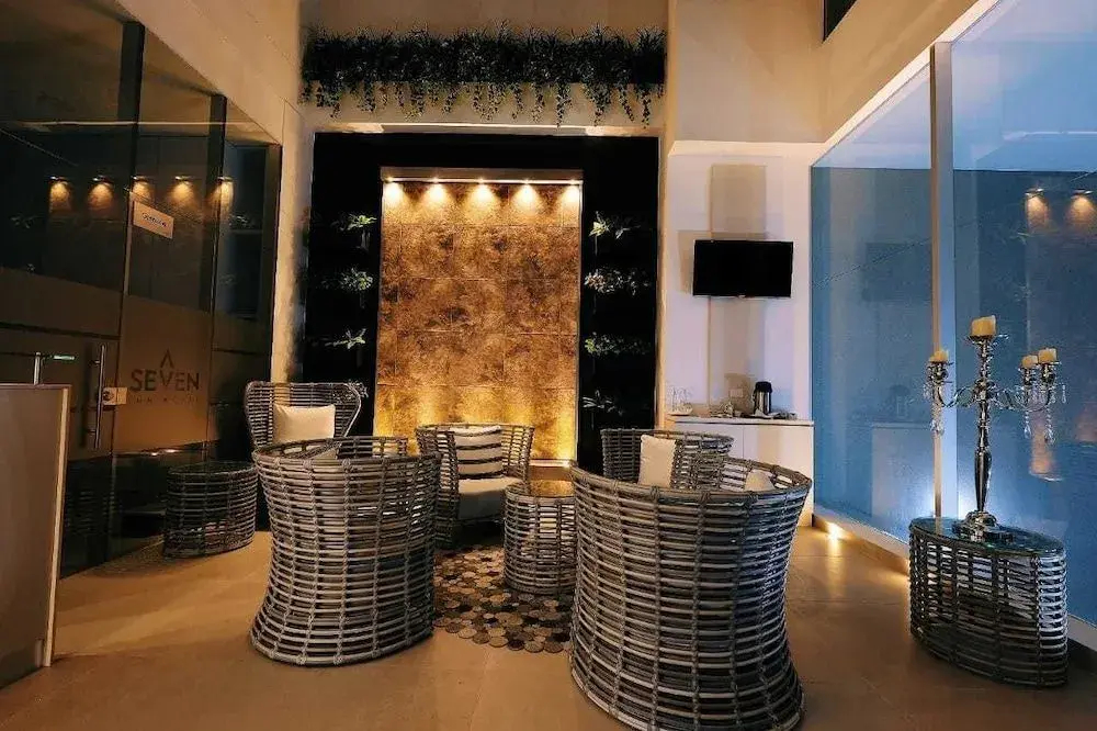 Photo - Seven Inn Hotel