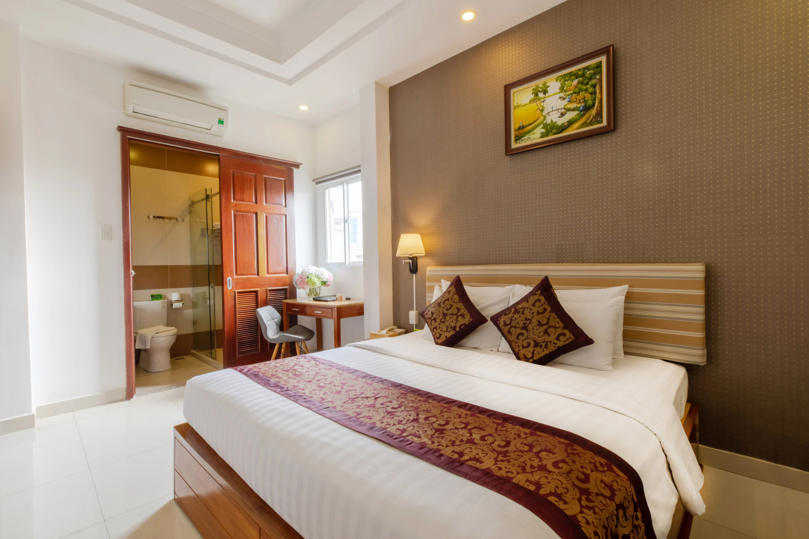 Foto - Airport Saigon Hotel - Gần ẩm thực đêm chợ Phạm Văn Hai