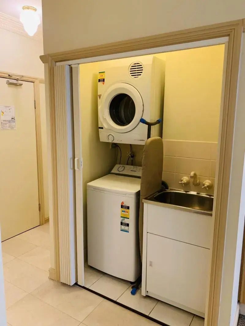 Photo - Royal Albert Hotel