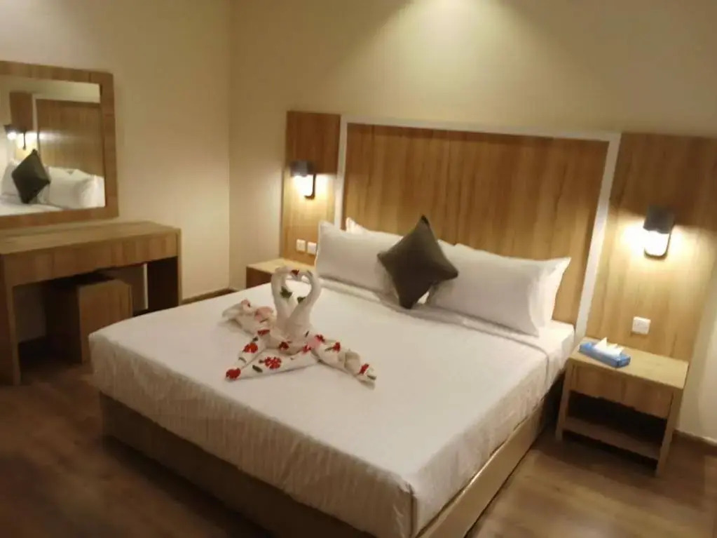 Photo - Towlan Khurais