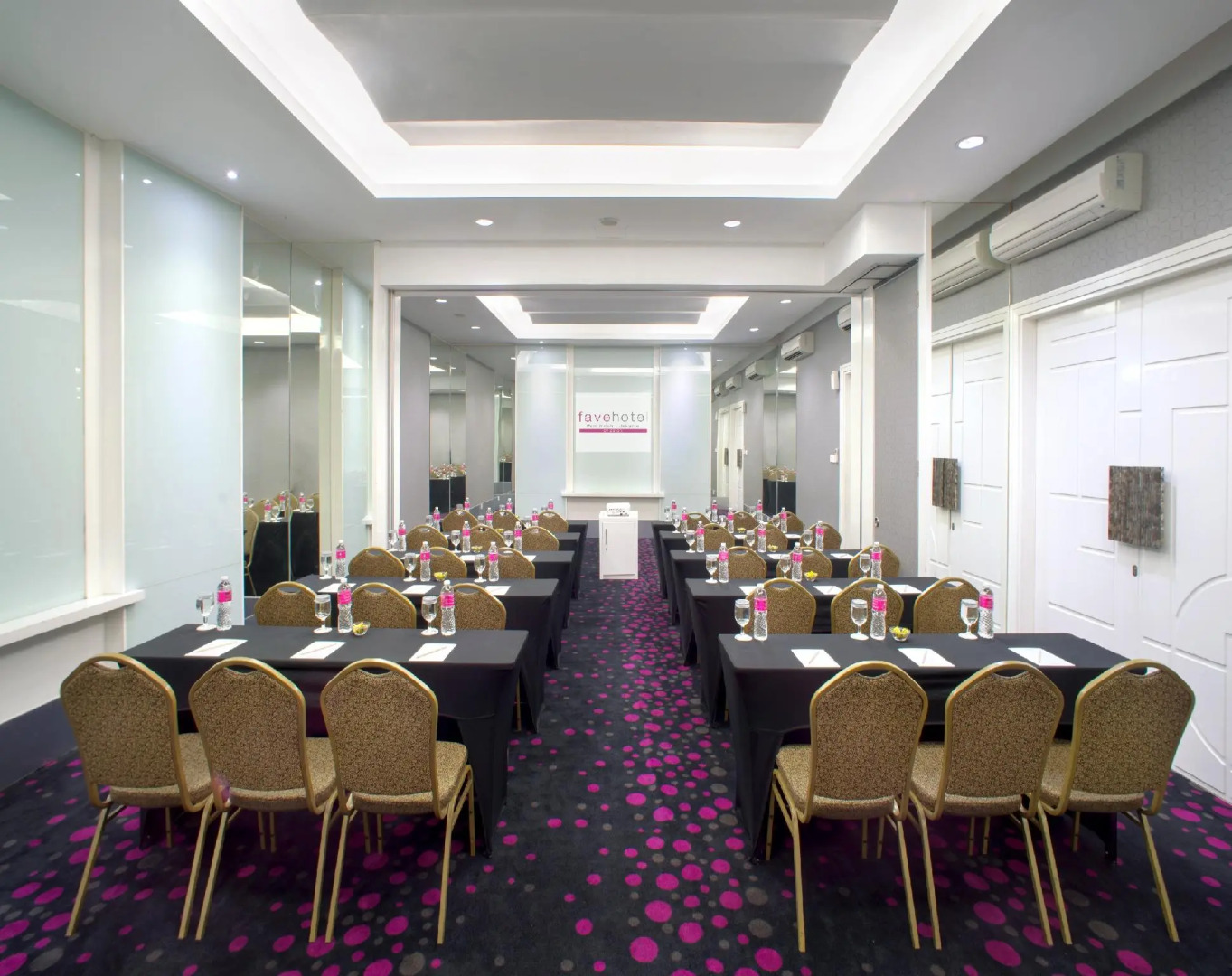 Photo - Brits Hotel Puri Indah