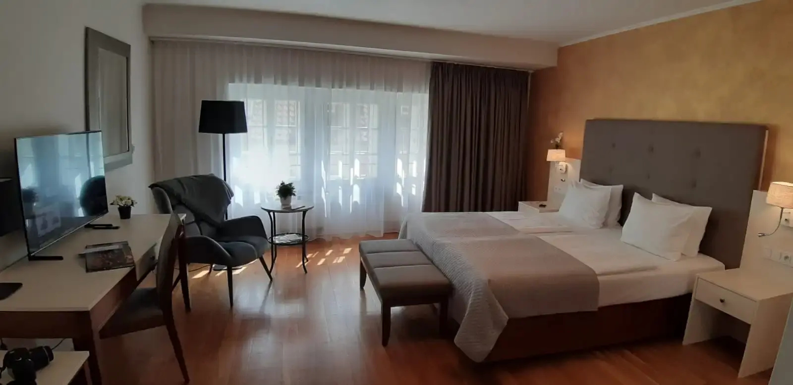 Photo - The Golden Wheel Hotel