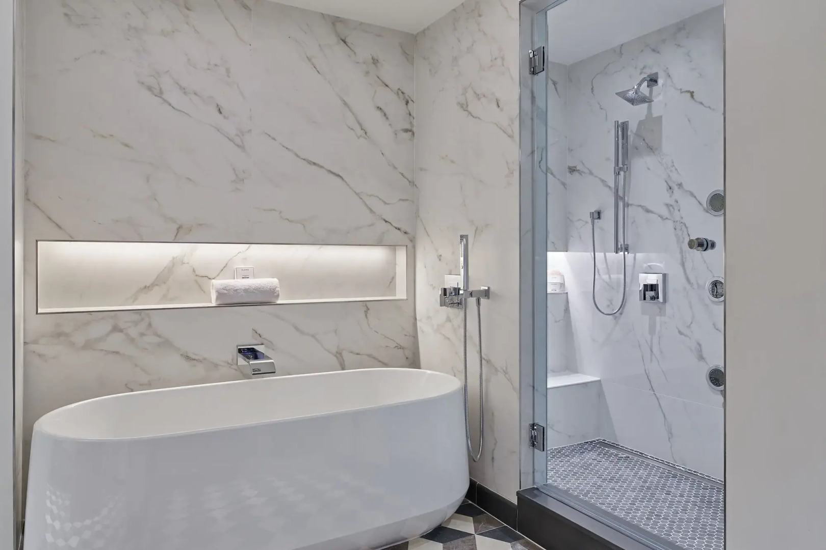 Photo - Walt Disney World Swan