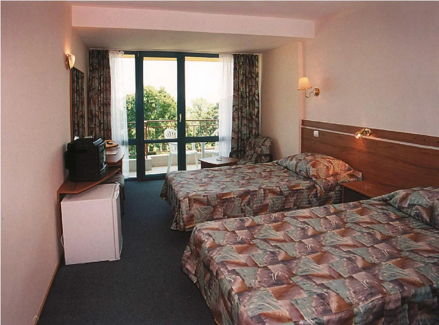 Photo - Hotel Ambassador - Free Parking
