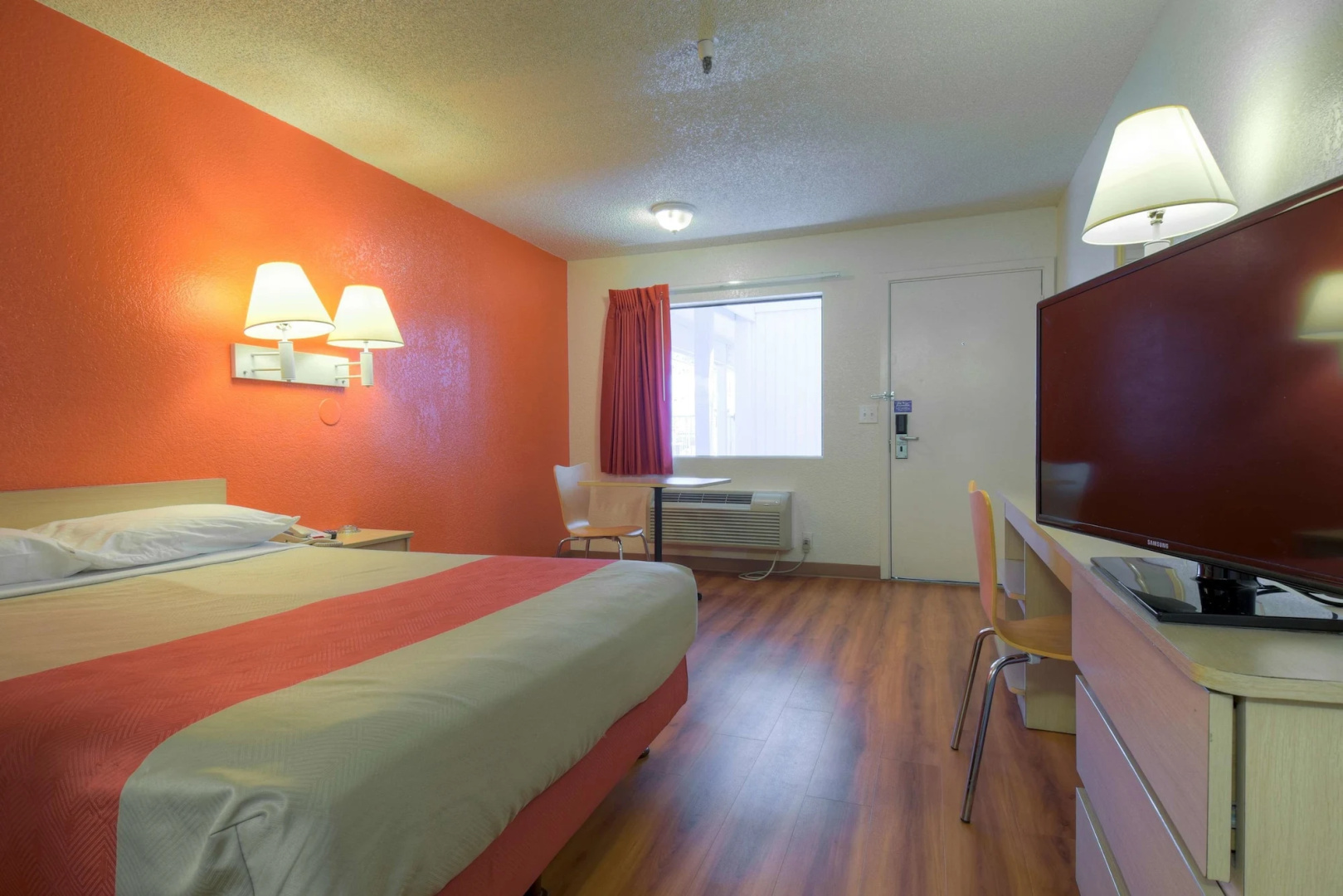 Foto - Motel 6 Santa Ana, CA